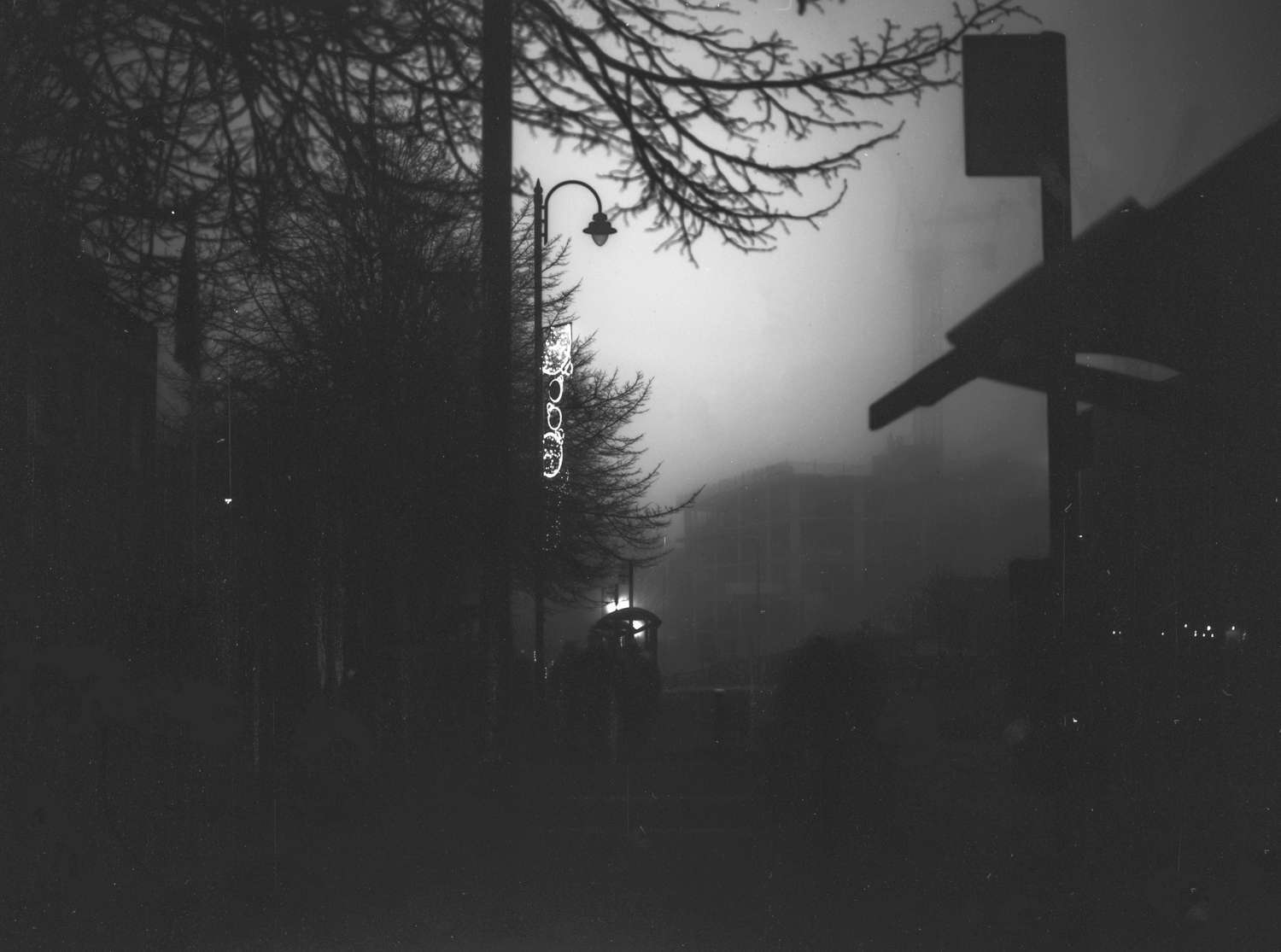Moody black and white street scene in Tunbridge Wells
